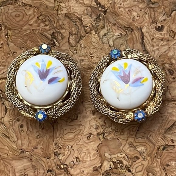 Vintage Clip On Earrings - Picture 1 of 2